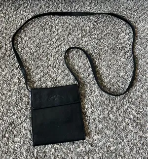 G.H.‎ Bass & Company Black Leather Wallet Crossbody Purse thumbnail 1