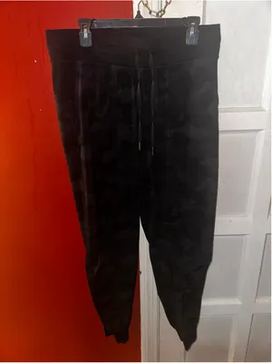 Lululemon Stretch High-Rise Joggers Black Camo Loungewear Athletic Activewear thumbnail 5