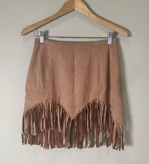 New NWT Relish NoLess Fringe Faux Suede Mini Skirt Size Medium thumbnail 2