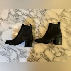 NWOT L.PAOLO Black Boots size 5M - store return see small nick on heel thumbnail 6