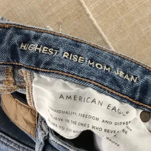 12 Long American Eagle Outfitters High-Rise Distressed Blue Mom Jeans thumbnail 7
