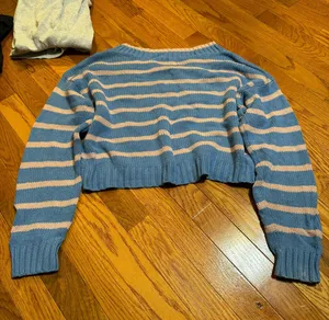 American Eagle Outfitter Sweater thumbnail 3