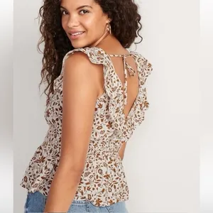 Old Navy Plus Size V Neck Flutter Sleeve Floral Print Blouse Size 2X thumbnail 1