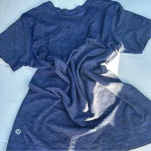Lululemon Breeze By Short Sleeve in Blazer Blue / Black Size 4 thumbnail 6