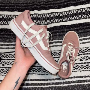 Women’s Vans Skate Shoes thumbnail 1