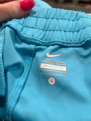 Women's Nike Athletic Shorts Size L thumbnail 3