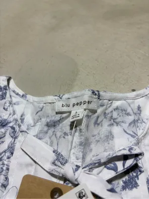 Blu pepper NWT Floral toile sleeveless pleated front tie blouse large thumbnail 3