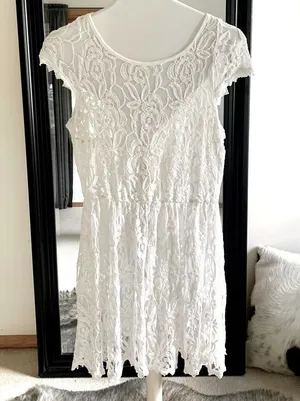 Gianni Bini White Lace Short Sleeve Dress thumbnail 1