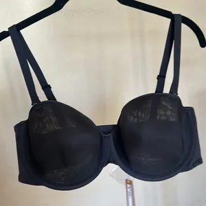 NWT SKIMS Weightless Strapless Bra in Onyx‎ 40C thumbnail 4