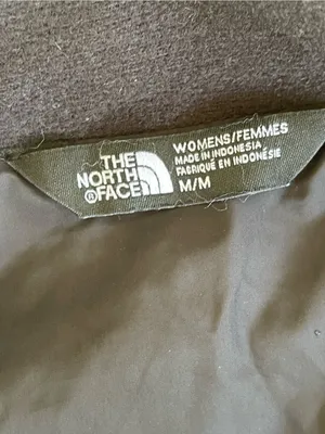 The North Face Women's Dark Black Quilted Puffer Jacket thumbnail 10