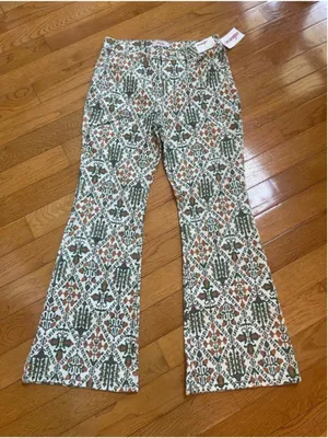 NWT Wrangler Fierce Flare Jeans Floral Pattern High Rise Boho Retro Style Sz 12 thumbnail 5