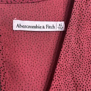Abercrombie & Fitch Blouse Womens XS Red Polka Dot V-Neck Tie Front Cropped Top thumbnail 5