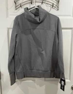 Avia women’s pullover size medium thumbnail 1