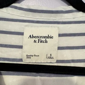 Blue and white stripe Abercrombie and Fitch button down short sleeve‎ thumbnail 3
