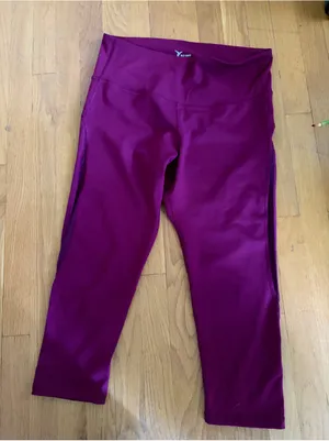 Old Navy Active Go-Dry Fitted Burgundy Capri Leggings Size XL thumbnail 1