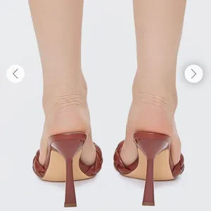 Brown Heel Size 7.5 thumbnail 2