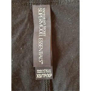 Victoria’s Secret Supermodel Essentials Black Logo Tee XS Y2K thumbnail 2