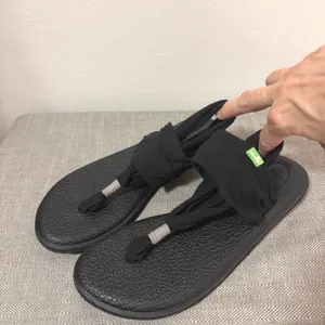 Sanuk Yoga Mat‎ Sling 2 Sandals Women 8 Black Fabric Wrap Comfort Flip Flop Boho thumbnail 2