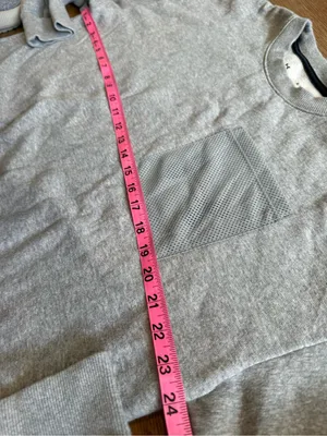 Under Armour Cropped Light Gray Crewneck Sweatshirt with Textured Chest Pocket thumbnail 6