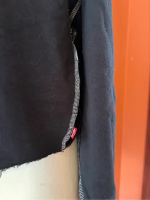 Levi's Black Raw-Hem Cropped Hoodie thumbnail 5