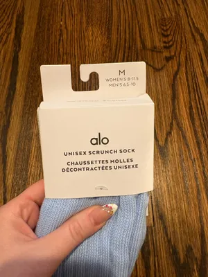 BNWT Alo Scrunch Socks Seashell Blue M thumbnail 3
