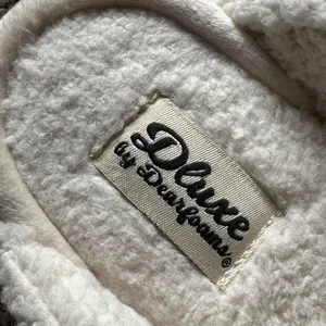 Dearfoams Women's Cream Memory Foam Slippers thumbnail 6