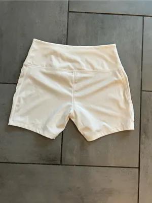 Peter Millar Women’s Cream Bike Shorts thumbnail 3