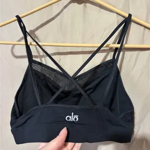 Alo sports bra thumbnail 2