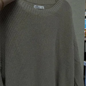 Hollister Cozy Beige Sweater thumbnail 5