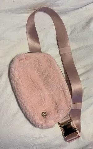 Lululemon Belt Bag thumbnail 2