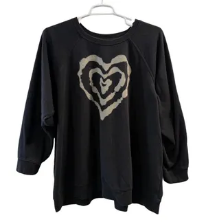 Torrid Women’s Black Heart Sweatshirt Size 4X thumbnail 1