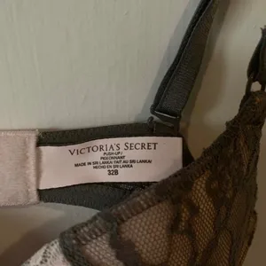 Victoria’s Secret Lace Push Up Bra 32b thumbnail 2