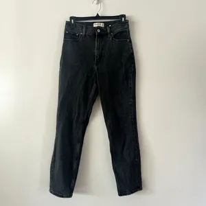 Abercrombie & Fitch Mom High Rise Dark Jeans Size 25 thumbnail 2
