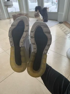 Woman’s Nike Airmaxs 270 thumbnail 4