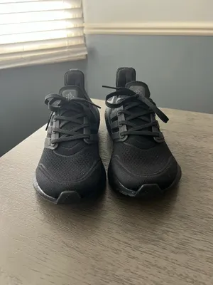Women’s Adidas Ultraboost 22 thumbnail 3