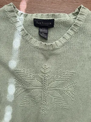 Vintage Van Heusen Green Snowflake Sweater thumbnail 3