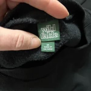 Woman’s wild fable crop top pull over sweatshirt, size medium thumbnail 15