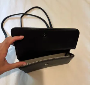 Black crossbody purse and wallet thumbnail 4