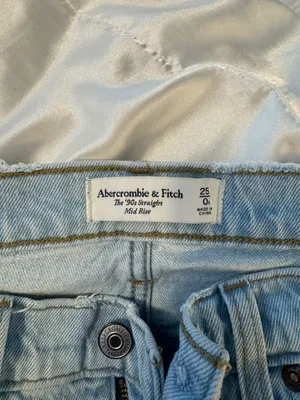 Abercrombie Mid Rise 90s Straight Jean thumbnail 4