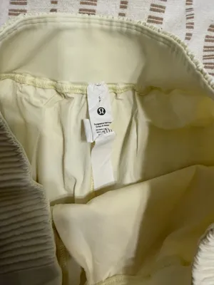 Lululemon Shorts High-Rise 4" thumbnail 3