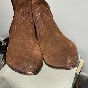 FRYE Renee Seam Short Boot , Brown Suede, Womens Size 7.5 M thumbnail 3