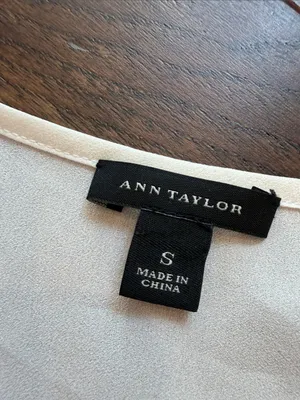 Ann Taylor Factory Cream Sleeveless V-Neck Textured Camisole - Small - C69-006 thumbnail 2