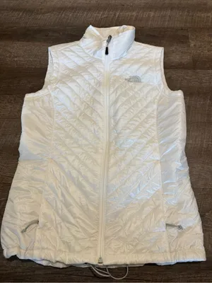 The North Face White Quilted Puffer Insulated Vest thumbnail 1