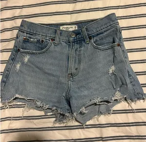 Abercrombie Mom Mid-Rise Shorts Curve Love thumbnail 1