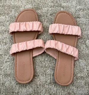 Women’s Old Navy Sandals  thumbnail 1