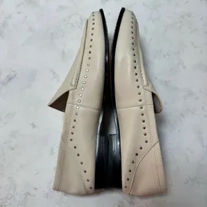 Women's Vince Camuto Jendeya Loafers Size 7 Beige Parchment Silver Studs thumbnail 6