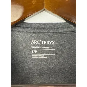 Women’s Arc’Teryx Small Dark Gray Sport T-Shirt thumbnail 5