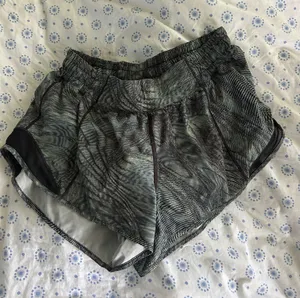 Lululemon Hotty Shorts 2.5" thumbnail 1