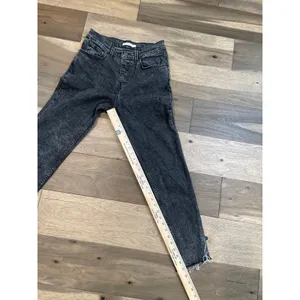 Y2K Levi’s Mom Jeans Black Button Fly -80s Style– Size 28 thumbnail 9