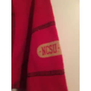 Red Oak NC State Wolfpack Women’s Sweatshirt Size Medium Red thumbnail 5
